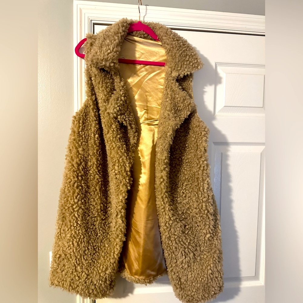 Odiva boutiques fleecy vest NWT